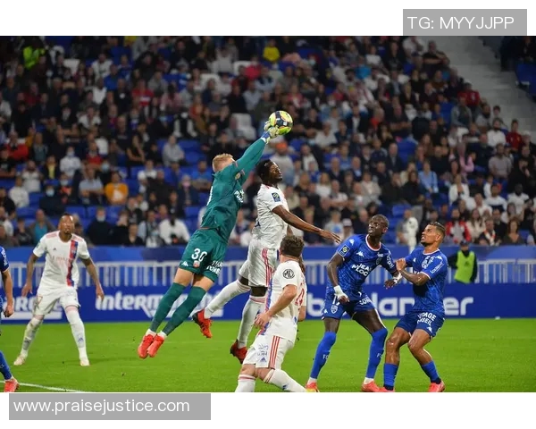 里尔与洛里昂对决前瞻分析球队状态战术布局及关键球员表现 里尔与洛里昂对决前瞻分析球队状态战术布局及关键球员表现