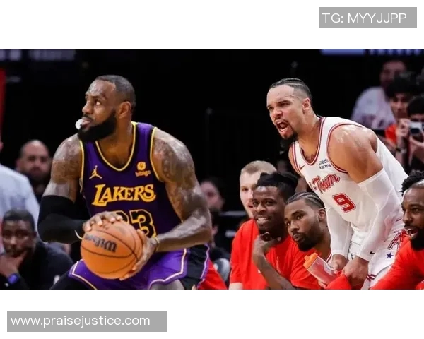 火箭与湖人激战正酣实时比分更新与精彩瞬间回顾 火箭与湖人激战正酣实时比分更新与精彩瞬间回顾